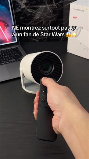 Tague un fan de Star Wars 😱⭐️ #starwars #jedi #projecteur #starwarsfan #homecinema