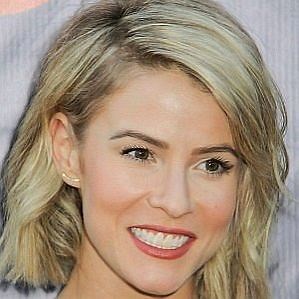 Linsey Godfrey Boyfriend 2026: Dating History & Exes - CelebsCouples