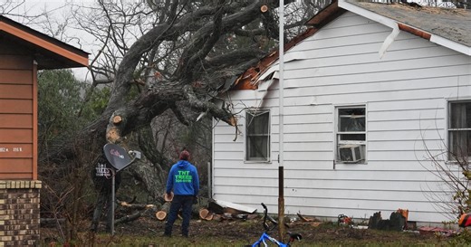 Powerful tornadoes rip through Midwest