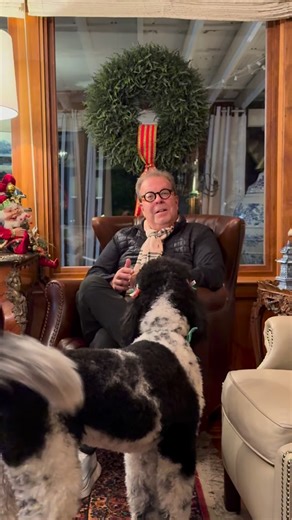 Jeffrey Surles Designs . Jeffrey Surles Living on Instagram: "Make your house your home the way you like it! Thanks for joining us, friends! I can’t wait to guide you around my home. Stay tuned! #jeffreysurlesholidayhometour #jeffreysurlesliving #christmashome"