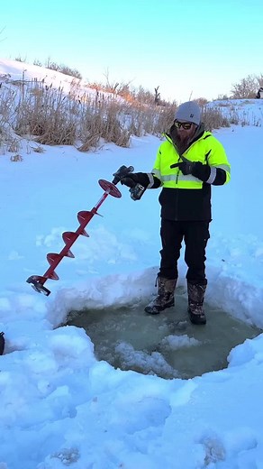Drilling for oil with the @eskimoicefishinggear ice auger on the Makita XGT 40v drill • This thing is nuts! We tried the earth auger that I show you guys for dirt and it’s just not for ice. But this certainly is 🤘 @makita.ca @makitatools . . . #makita #makitatools #construction #ice #icefishing #tools #auger #satisfying #satisfyingvideos