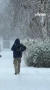 Un nouvel épisode de neige est attendu mercredi matin sur une large partie nord-ouest de la France. 38 départements sont placés en vigilance orange neige-verglas, avec d’importantes perturbations des transports et des restrictions de circulation. | Le Parisien 91 - Essonne