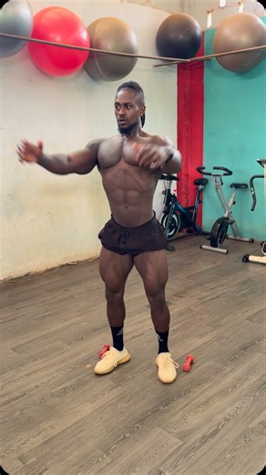 Stanislas Monument Komoé on Instagram: "#weightlifting #muscular #naturalbodybuilding #naturalbodybuilder #musclemania"