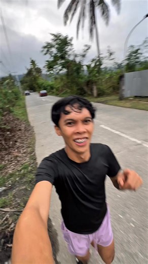 Sobrang bigat ng tiyan mabuti easy run lang tayo par. Muntikan pang naigit. Ahahaha. Day 122 marathon training. Program: 6K easy run | Ensign Kevin Mariano