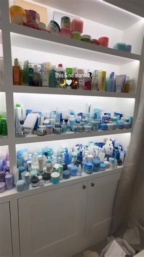 Leanne page on Instagram: "Nothing better than skincare, bed & not having to set your alarm 🤍 I used: @elemis_uki black cherry cleaning balm @anua_uk pdrn glow toner pads @abib.global pdrn lip mask @theordinary soothing barrier serum @tatcha longevity moisturiser #skincare #skincareroutine #thatgirlaesthetic #haircare #selfcare"