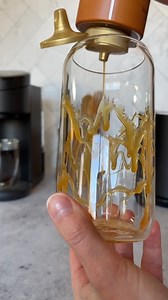 Starbucks dupe? Check out this Starbucks Iced Coffee with Cinnamon Caramel Cream Cold Foam recipe! With the help of our Instant Solo Coffee Maker and Milk Frother, you can become your own favorite barista. Plus you’ll always spell your own name right 😉 What you’ll need: Instant Solo Coffee Maker Instant Compostable Coffee Pods Instant Milk Frother 1 Compostable Coffee Pod Caramel sauce Ice ¼ cup almond milk ¼ tsp cinnamon 1 tsp salted caramel syrup 1. Brew the Instant Compostable Coffee Pod in 