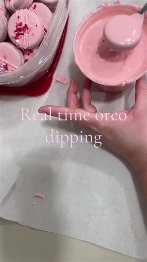 #treatmaker #cakepop #chocolatecoveredoreo | cake pops