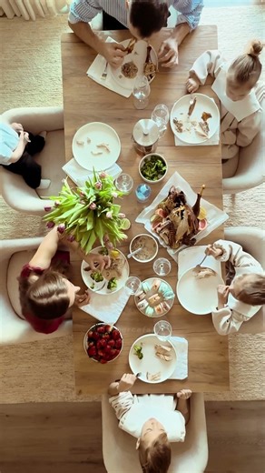 Small Space Magic with This Joysource Extendable Table #apartmentliving #furniture #design