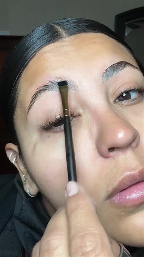 24 hour brow gel 👌🏽 Just make sure not to do any skincare prior to applying this, prep the skin after brows are done 🙌🏽 #browgel #browlamination #browtutorial #cejas #gelparacejas