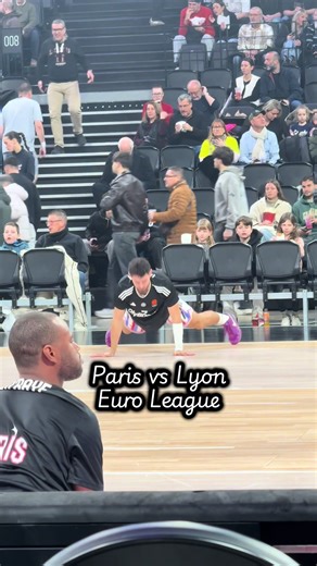 A pesar del resultado, fuimos muy felices, aguante Seba Herrera! #paris #euroleaguebasketball