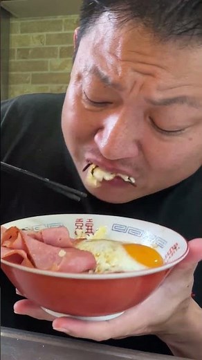 大盛の目玉焼き丼にはカップ麺が最高に合うんよ#shorts #short #飯テロ #袋麺 #大食い #お得グルメ #グルメ好き #カップ麺#目玉焼き