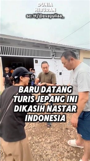 Just Arrived, This Japanese Tourist Was Given Indonesian Nastar #foreigner #foreignerreaction #sh...