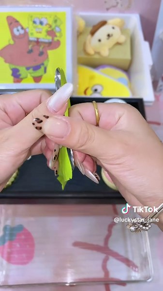 All Yellow Mystery Scoop Packing Experience