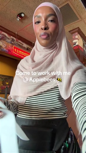 A Day in the Life of an Applebee's Server