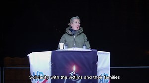 AfD Kanlzlerkandidatin Alice Weidel: "In Eurem Schmerz wollen wir Euch beistehen. In dieser schweren Stunde einen Moment der Trauer mit Euch gemeinsam tragen, der für Euch unendlich erscheinen muss. Ihr seid nicht allein. Wir sind in Gedanken bei Euch. Für Sie, für die Angehörigen der verletzten Opfer geht es in Tage des Bangens und Hoffens. Und wir hoffen, wir bangen mit Euch. Bei all der Trauer, spüre ich einen Funken des Zusammenhaltes, den wir nähren sollten, der wachsen sollte. Ich wünsche 