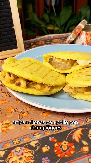 AREPAS STUFFED WITH CHICKEN 😋🫶🏻 #recipe #recipes #recipe #foodie #foodies #chicken #arepa