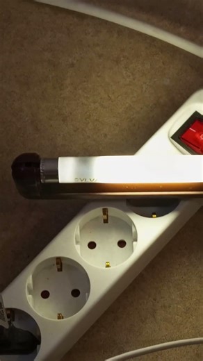 almost eol Sylvania f4t5 warm white fluorescent tube giving purple glow #nighlight #fluorescentbulb