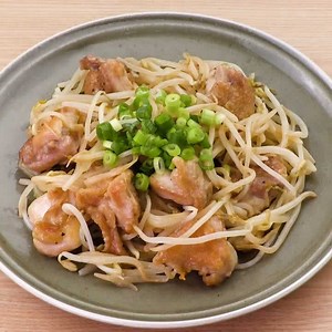 ごはんによく合う！ 鶏肉ともやしのポン酢マヨ炒めのレシピ動画・作り方 | デリッシュキッチン