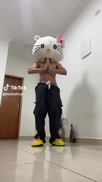 Waka waka 🎀 #hellokitty #foryoupage #meme