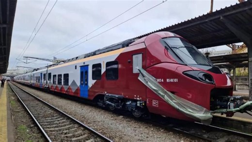 Primul tren electric cumpărat de România în ultimii 20 de ani intră în circulație. Cum arată și când vom merge cu el