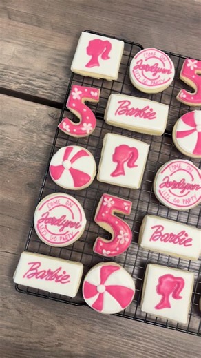 Barbie cookies ✨ #barbie #barbiecookies #barbiebirthday #fyp #foryoupage