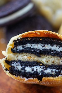 These air fryer Oreos are just like the kind you'd get at the county fair!