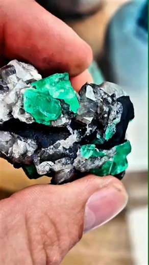 278K views · 5.7K reactions | Les 5 pierre précieuse les plus chers au monde | Histoire du Monde | Facebook