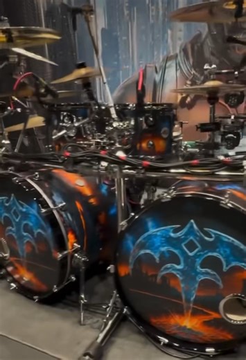 If you haven't seen it yet, check out Casey's new DW kit for our 'Volume & Vengeance' Tour!! 😎 Drum Workshop Inc. (DW Drums) #Queensryche #volumeandvengeancetour #dwdrums #coolaf #newdrumkit #caseygrillo #drummer #case #badass #checkitout | Queensrÿche