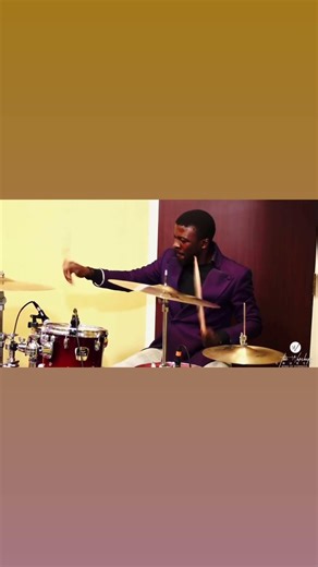 Drummer Plays Like CALVIN RODGERS!!!😂😂😂💪🏾 #chasingafterJESUS #gospelmusic #drummer