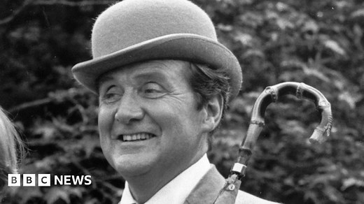 Avengers star Patrick Macnee dies
