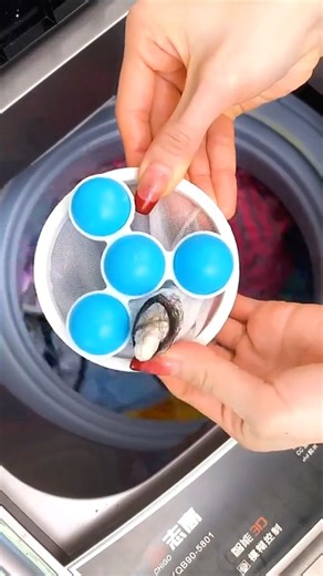Gadgets zone 48 on Instagram: "Lint Catcher Pet Hair Remover for Laundry || Washing Machine Floating Lint Mesh Bag, Reusable Household Hair Filter Washer Lint dust Trap Net Pouch, Random Color . .​✨ Kapdo ki Deep Cleaning: Ye floating mesh bag washing machine mein ghumte waqt saare faltu baal (pet hair), dhaage aur lint ko apne andar kheench leta hai, jisse aapke kapde bilkul saaf nikalte hain. ​#LaundryHacks ​#LintCatcher #PetHairRemover ##HomeGadgets #UsefulProducts"