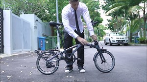 DAHON Curl - unfolding in action. Get yours with FREE global shipping here! Just 8 days to go: https://www.kickstarter.com/projects/1276083635/dahon-curl-ultra-compact-folding-bike | DAHON Bicycles