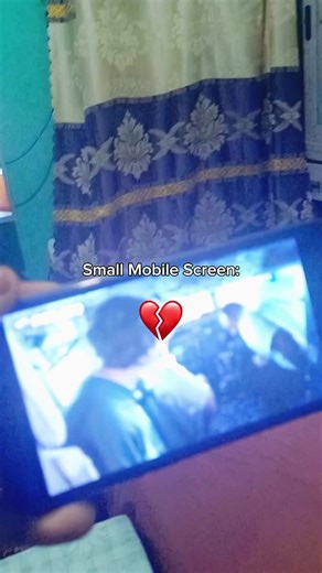 Get this mobile screen magnifier 🔎 to make your screen bigger when watching Netflix and YouTube . . . #screenmagnifier #mobileprojector #mobiletricks #viral #trending
