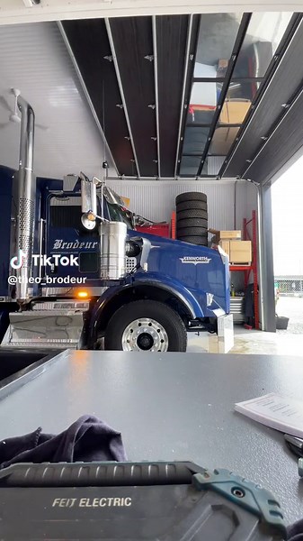 #remorquagebrodeur #transportbrodeur #nrc #kenwortht800 #fypシ #fypシ #quickswap #cleantruck #towtruck #fypシ