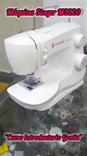 Mundo.Máquina on Instagram: "🧵¿ESTÁS EN BÚSQUEDA DE UNA MÁQUINA DE COSER?🧵 En @mundo.maquina tenemos disponible los mejores modelos de máquinas de coser. ❤️LA MÁQUINA SINGER M3220❤️ 🧵- La máquina de coser mecánica SINGER M3220 puede lograr 32 aplicaciones de puntadas incluye un ojales. 🧵- Esta máquina viene con 4 pies de prensa para proporcionar una gama completa de creatividad y personalización. 🧵- El sistema drop&sew bobbin facilita la carga de la bobina y el monitoreo del suministro de l