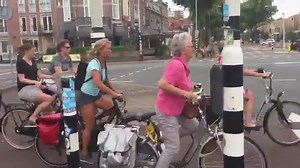 31K views · 792 reactions | These Dutch “bicycle buses” are transporting 50+ kids getting the kind of exercise that leads to better learning, who DON’T need to be driven & dropped off by parents adding lots of local car traffic. By @MartijnLi | Love The Netherlands | Facebook