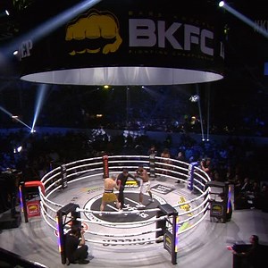 One of the craziest fights we’ve ever seen! #OnThisDay in 2023 Lorenzo Hunt & Mike Richman went to war at KM3! | BKFC