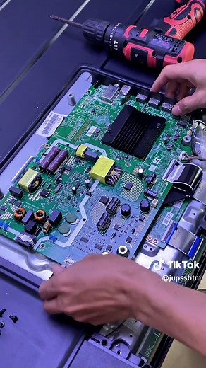 How to Fix a TV Displaying a Black Image