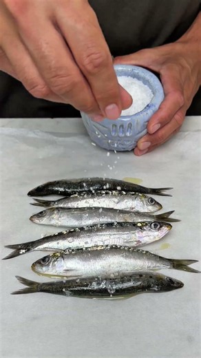 Sardinas a la sartén sin humo | El truco para cocinarlas en casa sin olor