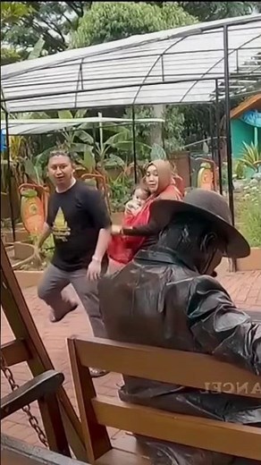 #Cowboy_prank in Melbourne and Brisbane. super funny reactions. 9 fun prank statue prank luco patung
