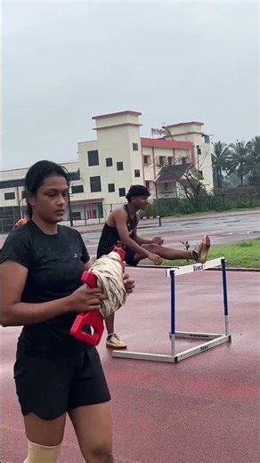 Flexibility First: Hurdlers’ Secret Stretch Routine 🏃‍♂️🔥#trackandfield #400mhurdles