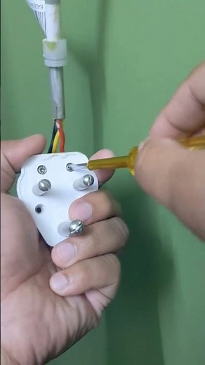 Connect a 3 pin plug #electrician #electrical #diy #safetyfirst