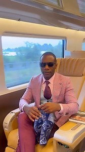 The pocket square hack :) #howto #donmorphy #tips #styling #style #styletips #donmorphy #dallas #teach #dallastx #ny #summer #summerstyle #whitepants #fashion #newyorkstylist #dallasstylist | Don Morphy