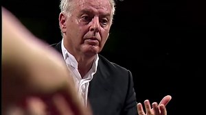 This evening ARTE broadcasts a new documentary about the historic 2005 concert in Ramallah of the Divan Orchestra and Maestro Daniel Barenboim. Through new interviews and original material, it tells the story of a fundamental event for the history of the project and its future evolution. 📲 arte.tv/de/videos/106211-000-A/das-west-eastern-divan-orchestra-in-ramallah/ 📺 Sternstunden der Musik: "Das West-Eastern Divan Orchestra in Ramallah". Tune in at 5:40 pm CET 🎥👇 Extract from Video: The West