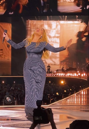 I know that it’s wrong but I want to have fun 💃🏻 #adele #adelelive #adelemunich #ohmygod #adele30