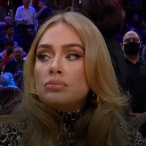 2M views · 3K reactions | Adele's reaction went viral when she was filmed during a live game of the NBA, causing a lot of laughter and questions about her attitude. However, she decided to make the whole situation clear. Subscribe to our YouTube channel: https://bit.ly/yt-upsoclicons | Icons + | Facebook