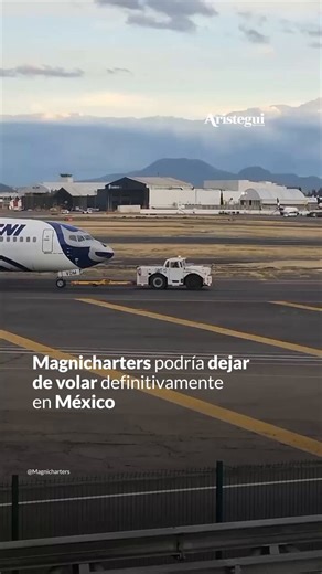 Magnicharters podría dejar de operar definitivamente en México. La AFAC suspendió temporalmente su certificado tras la cancelación unilateral de vuelos y la detección de problemas financieros; si la empresa no acredita la solvencia requerida, podría perder su concesión. Los detalles: