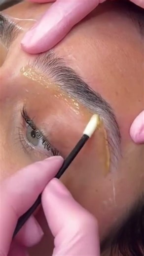 Waxing = the ultimate brow glow-up!
