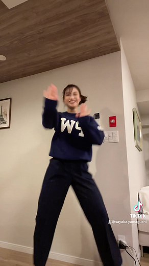 シコダンス踊ってみた💃🏻🩰 カメラの外で友達も踊ってくれてる笑 #シコダンス #ディズニープラス #シコふんじゃった #シコふん #提供