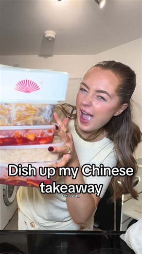 Dish up my Chinese takeaway with me #chinesefood #chinesetake #plateup #dishupdinnerwithme #whatsfordinner